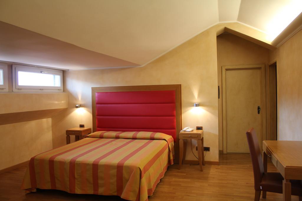 Hotel Castello LʼAquila Exterior foto