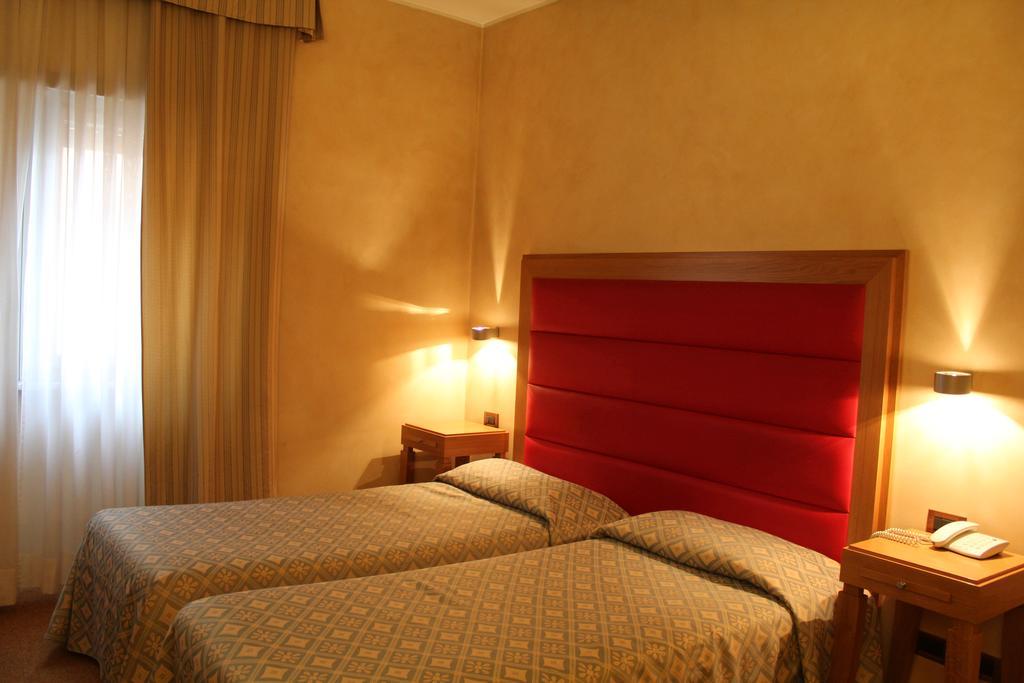 Hotel Castello LʼAquila Exterior foto